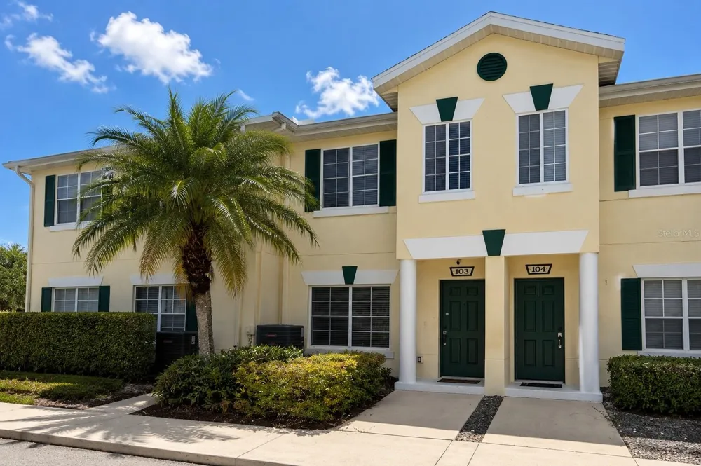 215 CAPE HARBOUR LOOP #103 Bradenton, FL 34212