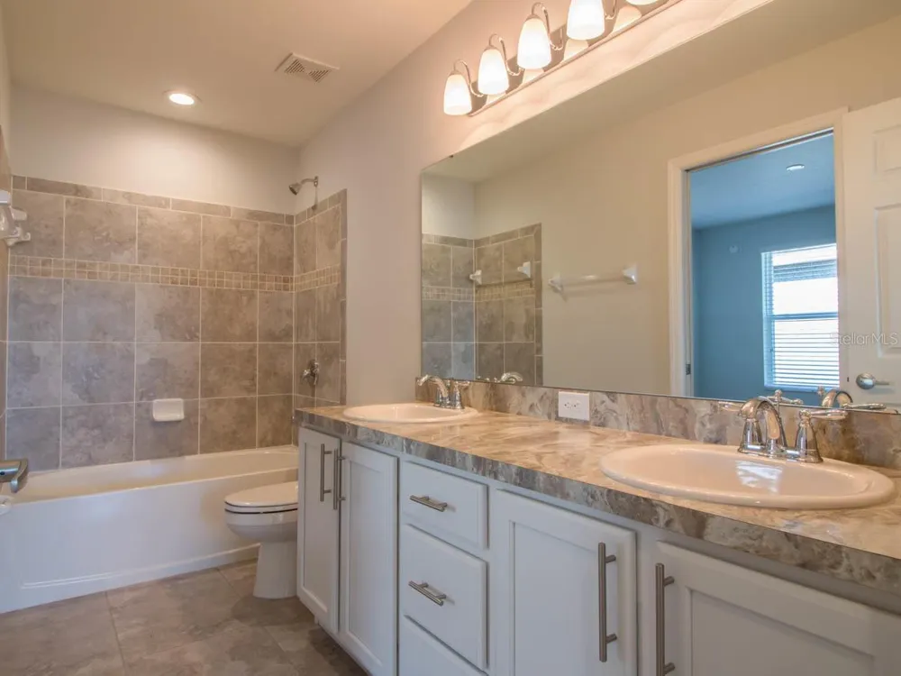 1097 GRANTHAM DRIVE Sarasota, FL 34234