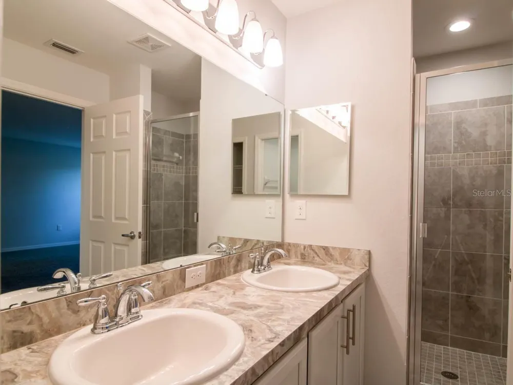 1097 GRANTHAM DRIVE Sarasota, FL 34234