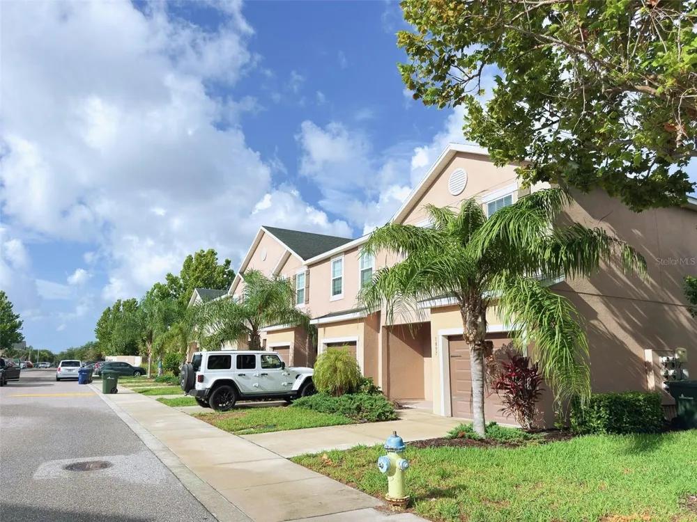 1097 GRANTHAM DRIVE Sarasota, FL 34234