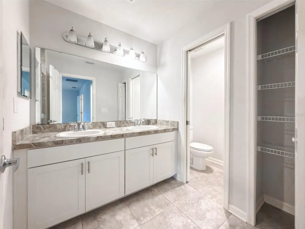 1097 GRANTHAM DRIVE Sarasota, FL 34234