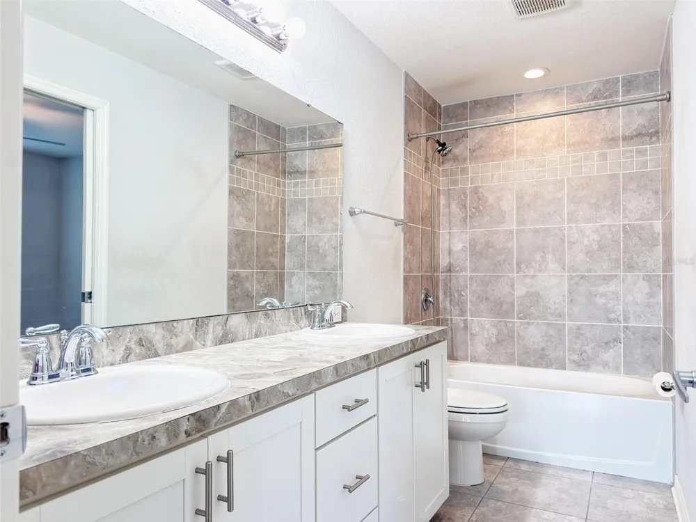 1097 GRANTHAM DRIVE Sarasota, FL 34234