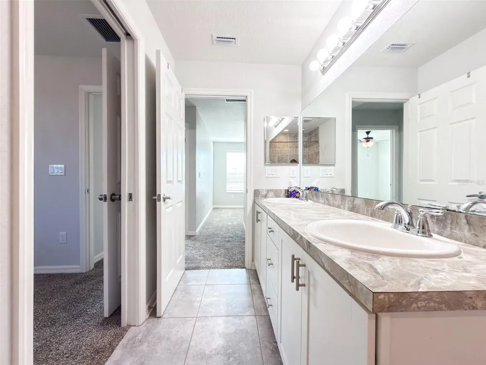 1097 GRANTHAM DRIVE Sarasota, FL 34234