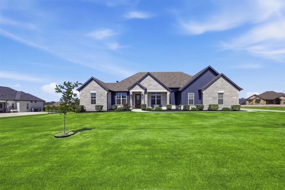 901 Medaris Way Azle, TX 76020
