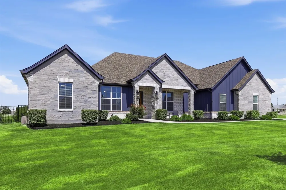 901 Medaris Way Azle, TX 76020