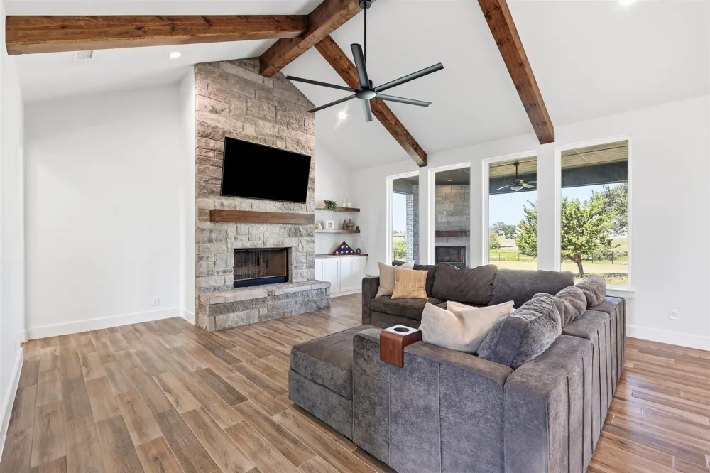 901 Medaris Way Azle, TX 76020