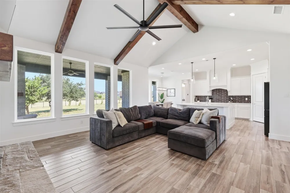 901 Medaris Way Azle, TX 76020