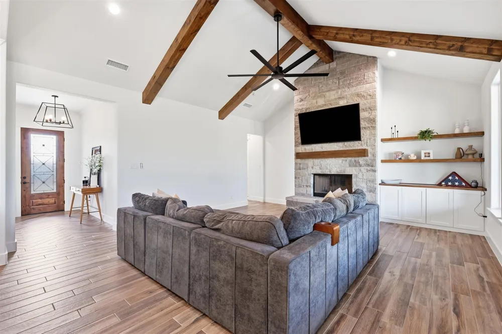 901 Medaris Way Azle, TX 76020