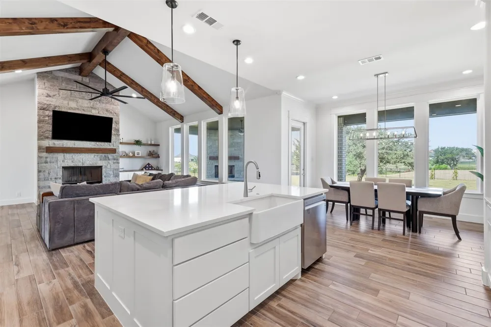 901 Medaris Way Azle, TX 76020
