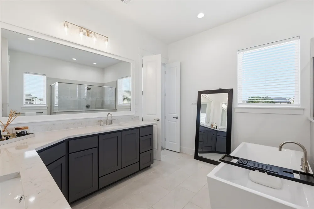 901 Medaris Way Azle, TX 76020