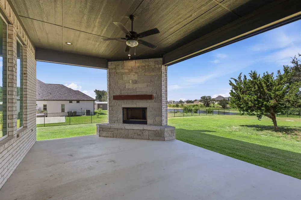 901 Medaris Way Azle, TX 76020