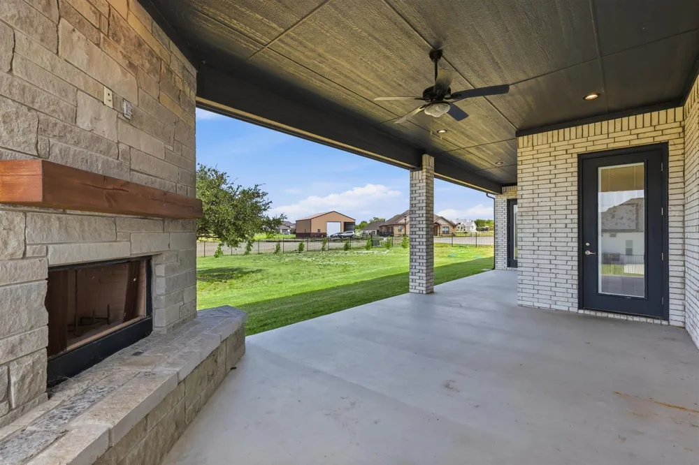 901 Medaris Way Azle, TX 76020