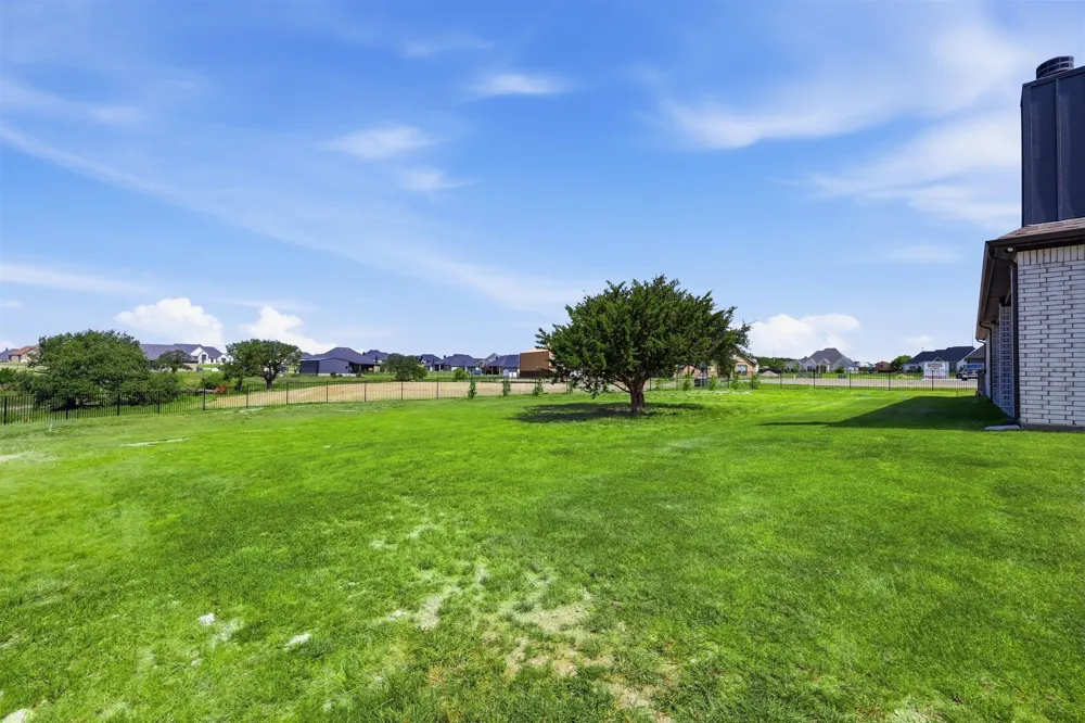 901 Medaris Way Azle, TX 76020