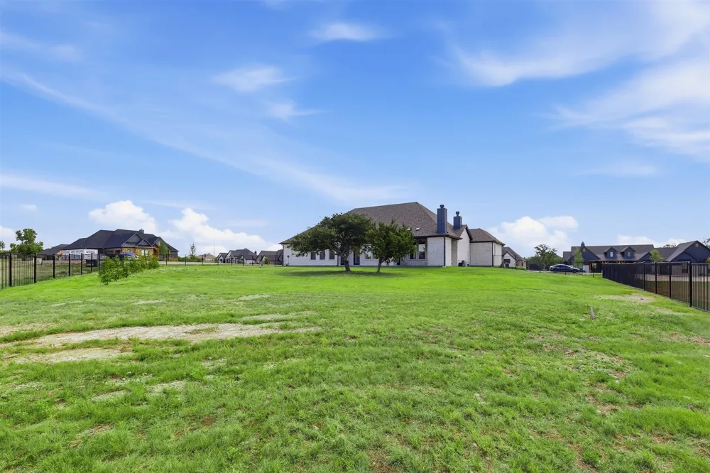 901 Medaris Way Azle, TX 76020