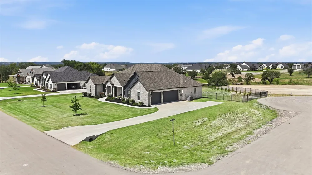 901 Medaris Way Azle, TX 76020