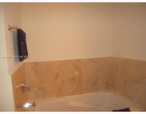 1800 Bayshore Dr #3310 Miami, FL 33132