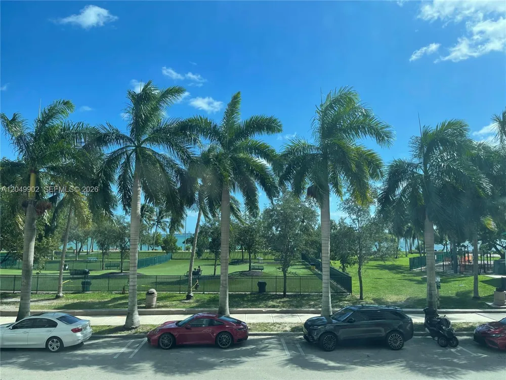 1800 Bayshore Dr #3310 Miami, FL 33132