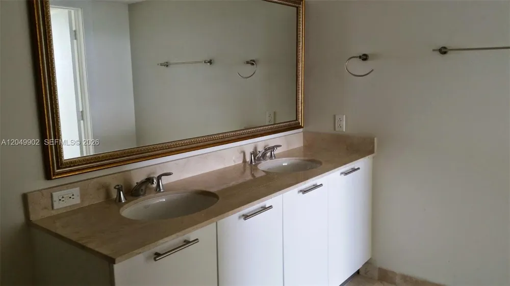 1800 Bayshore Dr #3310 Miami, FL 33132