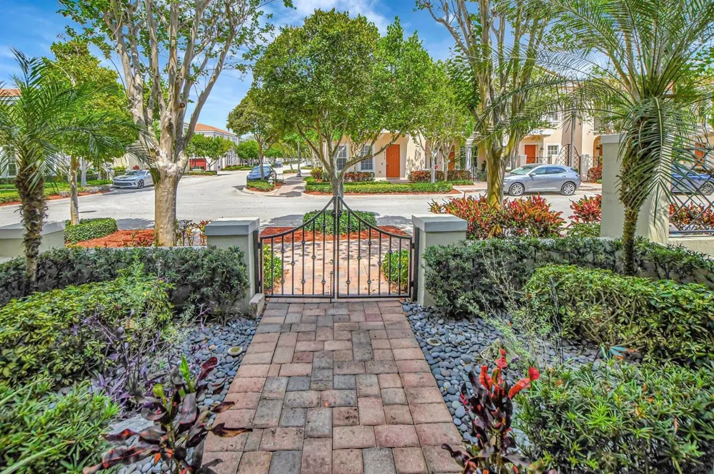 8316 NW 9th Avenue Boca Raton, FL 33487