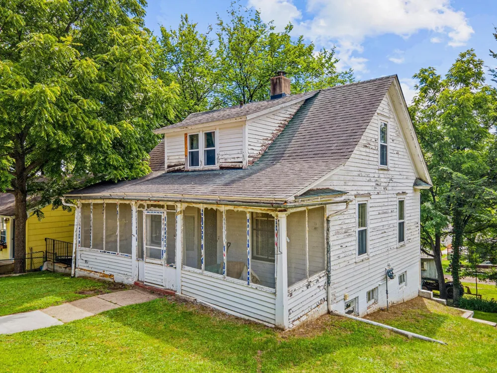 213 4TH ST W Carver, MN 55315