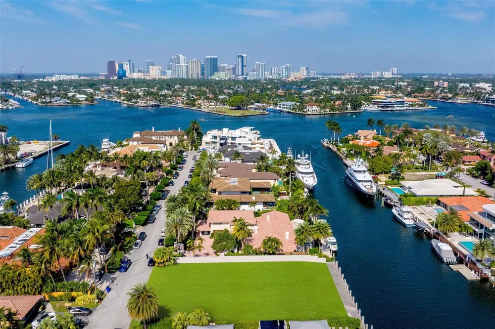 2455 Del Lago Drive Fort Lauderdale, FL 33316