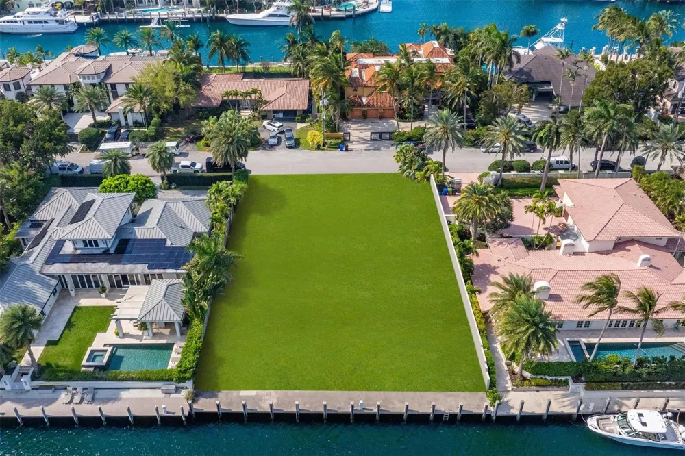 2455 Del Lago Drive Fort Lauderdale, FL 33316