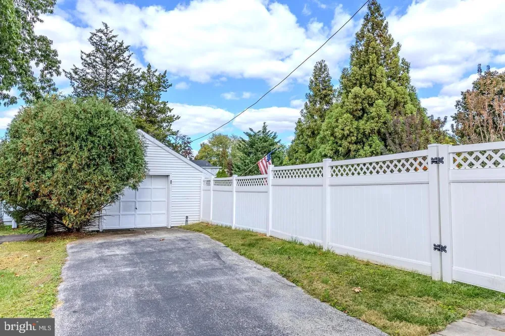 1919 PERSHING AVENUE Morton, PA 19070