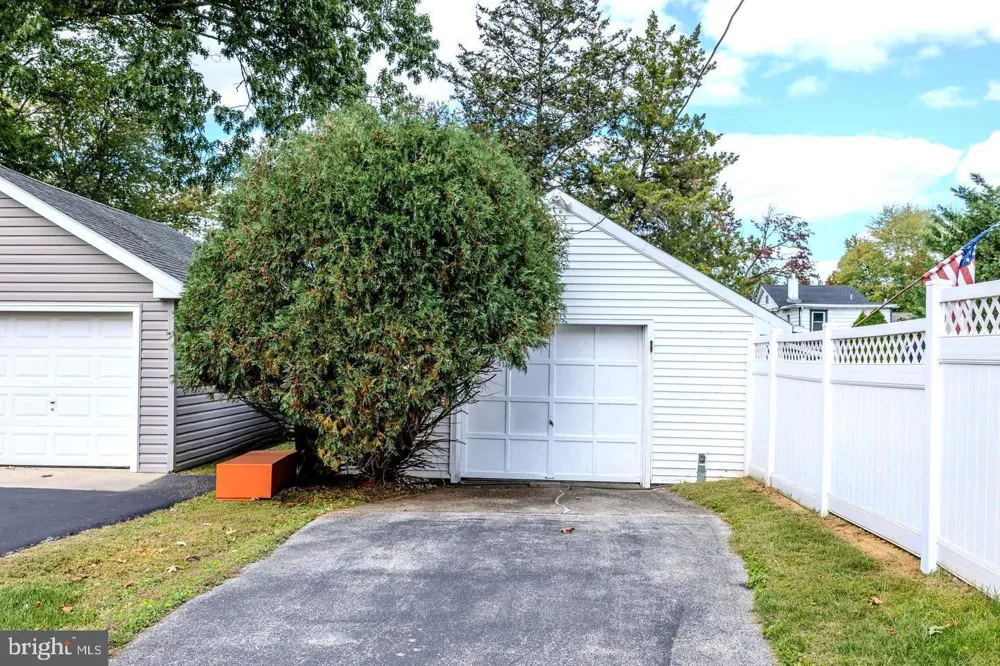 1919 PERSHING AVENUE Morton, PA 19070