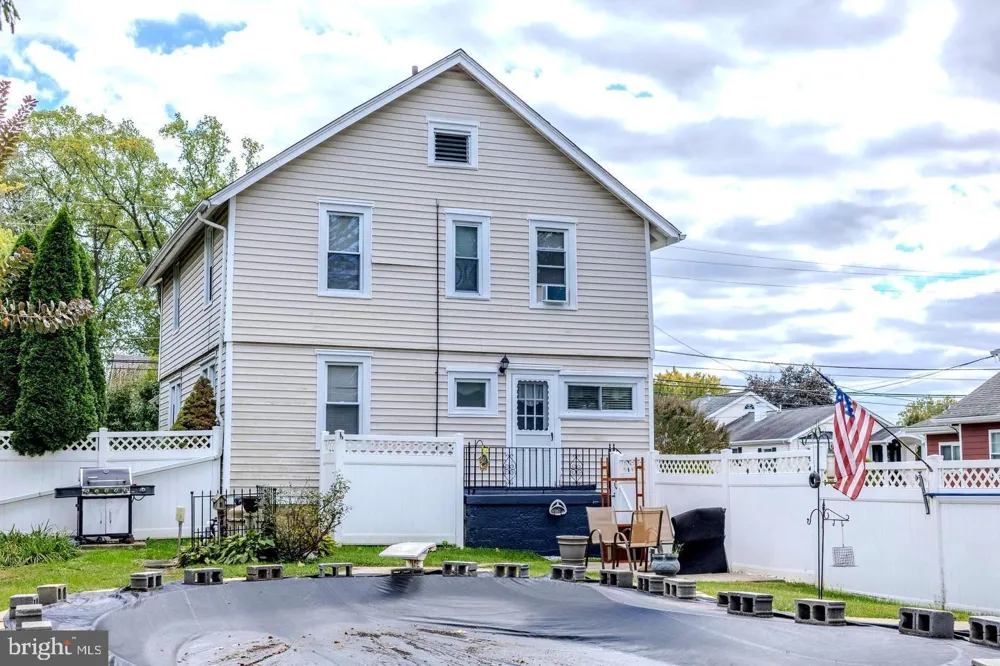 1919 PERSHING AVENUE Morton, PA 19070