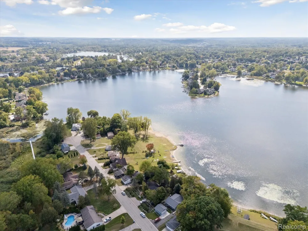 4475 Harp Drive Fenton Charter Township, MI 48451
