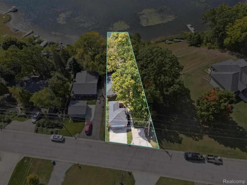 4475 Harp Drive Fenton Charter Township, MI 48451