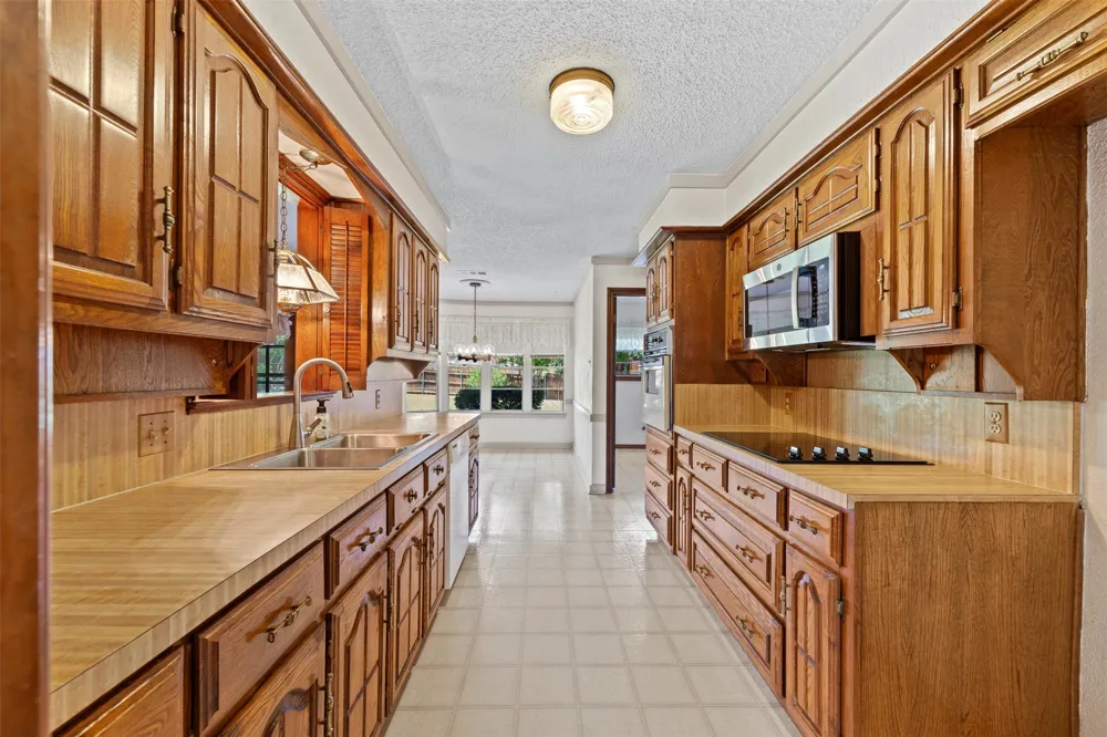903 Green Rock Drive Duncanville, TX 75137