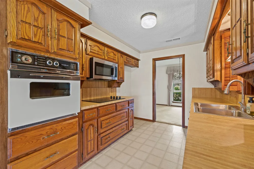 903 Green Rock Drive Duncanville, TX 75137