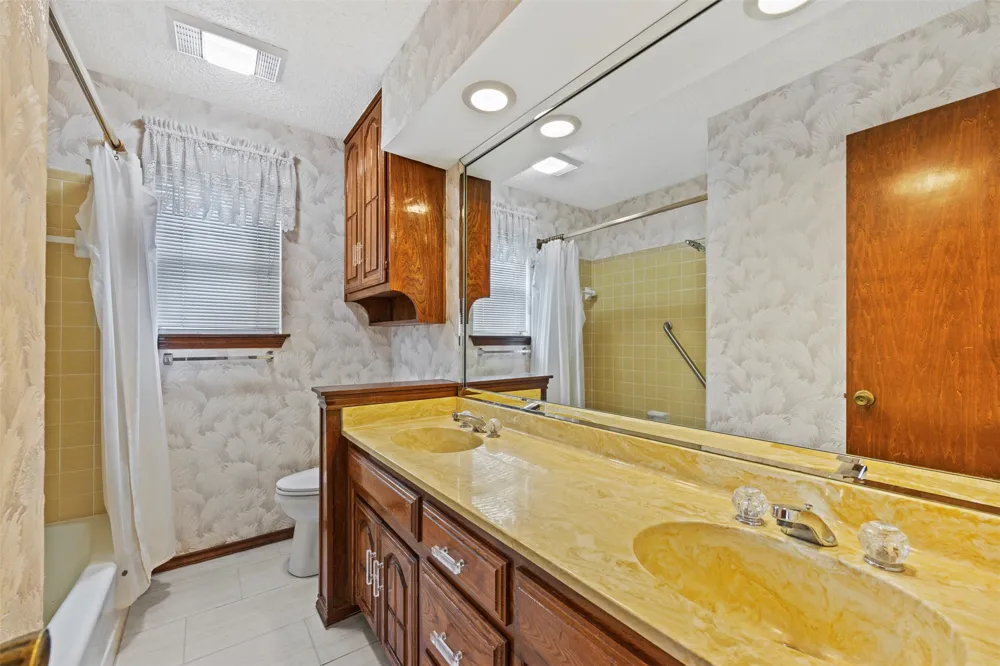 903 Green Rock Drive Duncanville, TX 75137