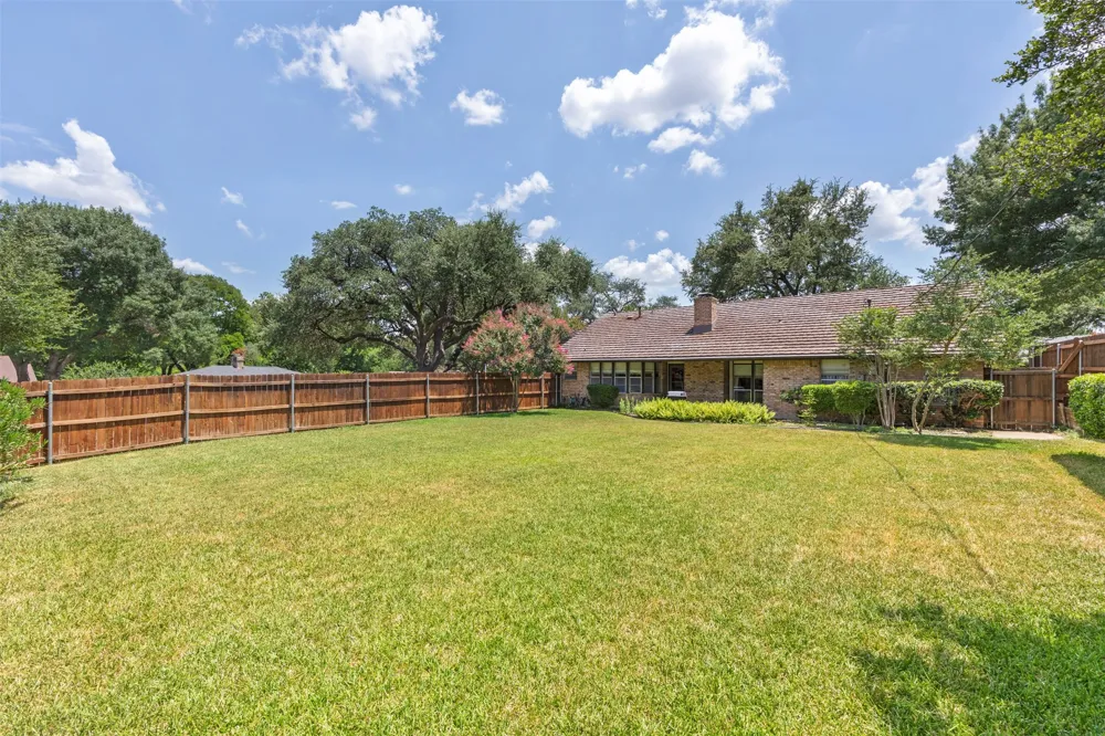 903 Green Rock Drive Duncanville, TX 75137