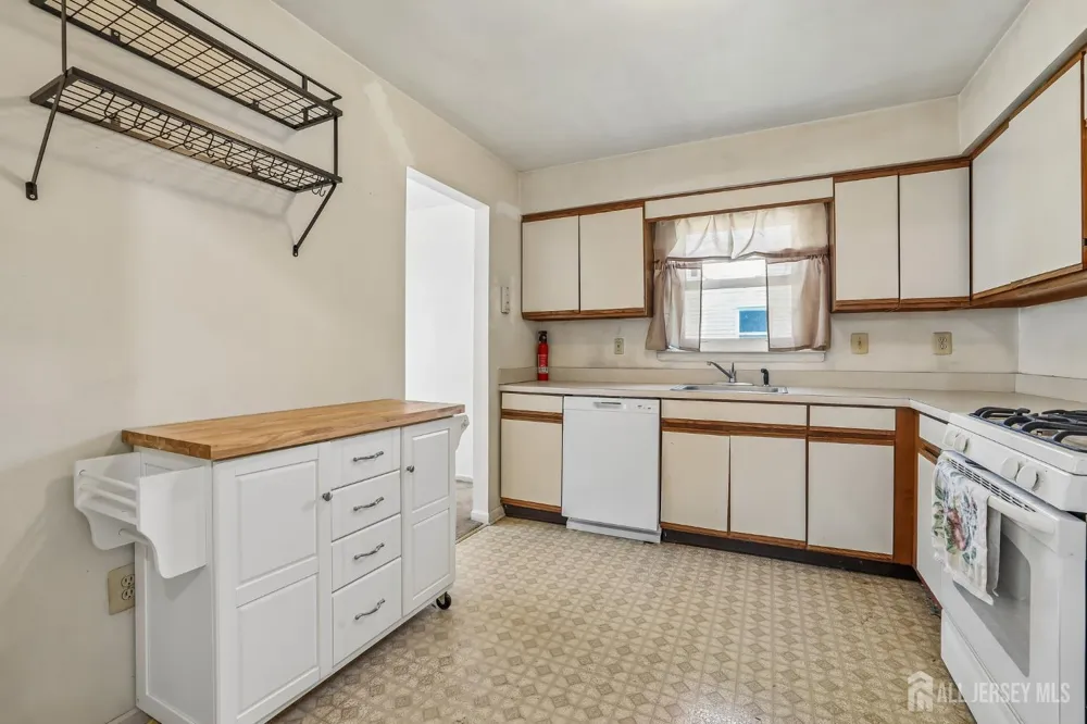 6 Weston Street Metuchen, NJ 08840