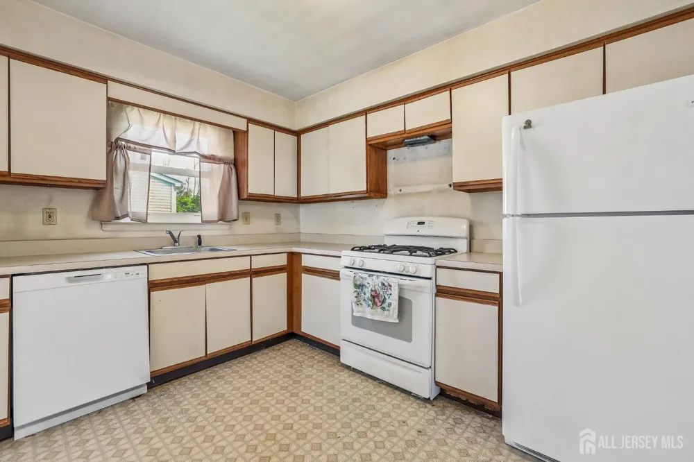 6 Weston Street Metuchen, NJ 08840