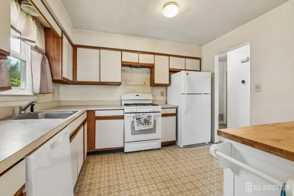 6 Weston Street Metuchen, NJ 08840