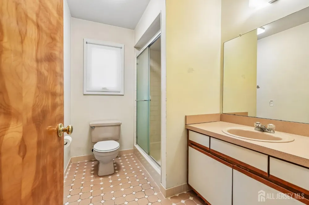 6 Weston Street Metuchen, NJ 08840