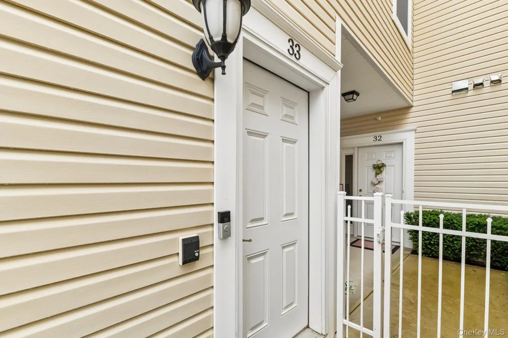 33 Greentree Court Shirley, NY 11967