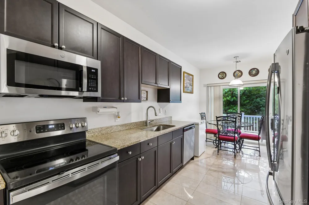 33 Greentree Court Shirley, NY 11967