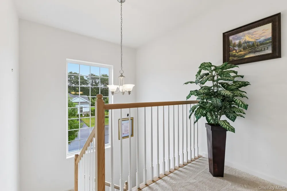 33 Greentree Court Shirley, NY 11967