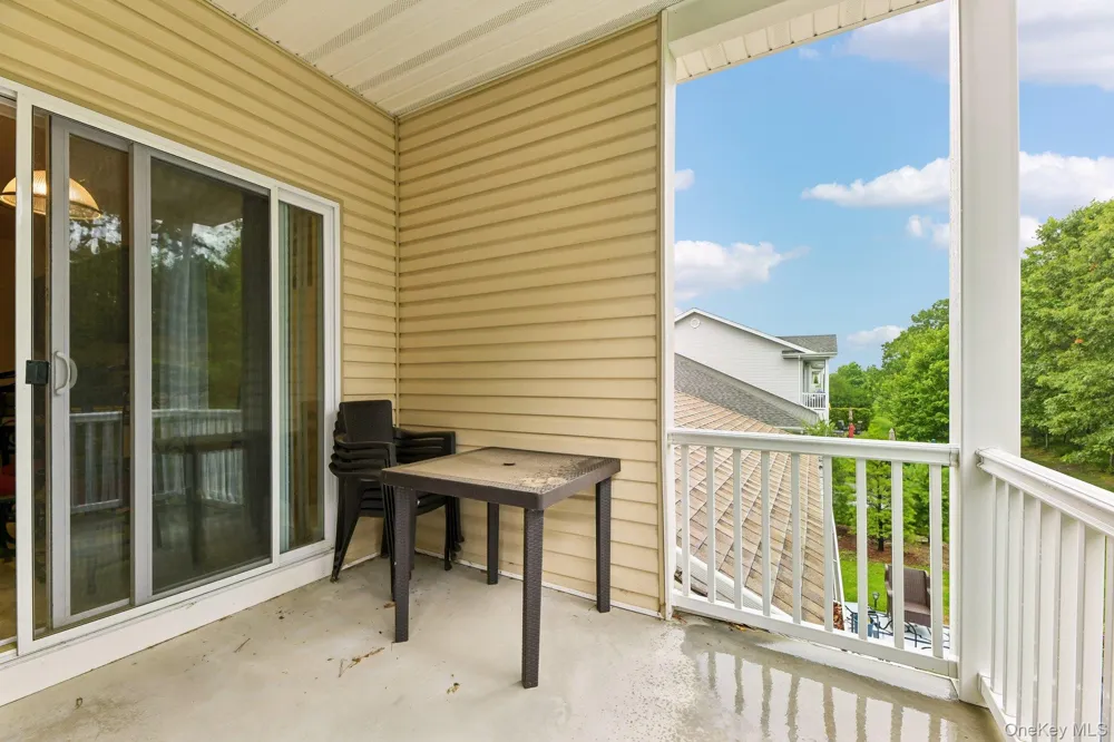 33 Greentree Court Shirley, NY 11967