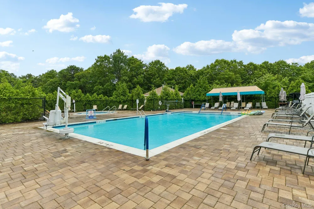 33 Greentree Court Shirley, NY 11967