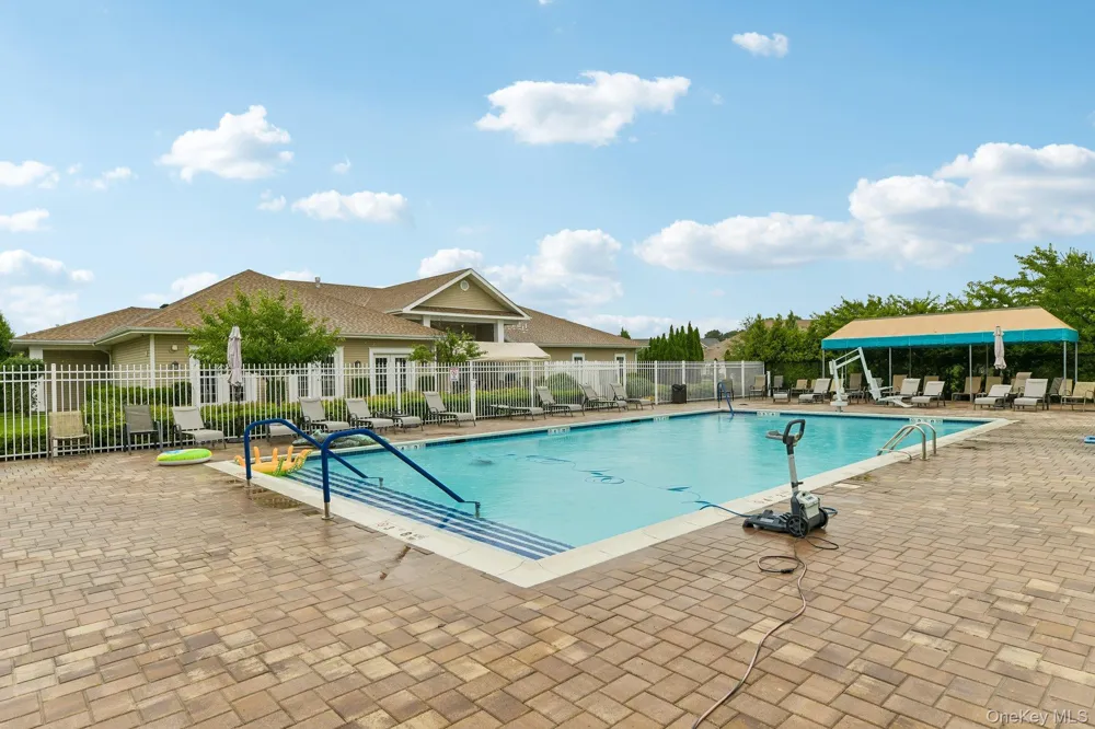 33 Greentree Court Shirley, NY 11967
