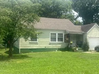 718 W Henderson Drive