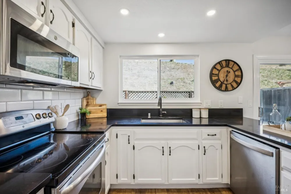 2033 Hawthorne Terrace Novato, CA 94945