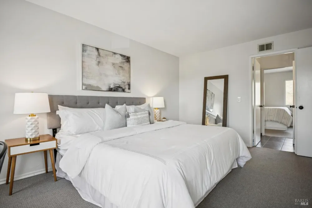 2033 Hawthorne Terrace Novato, CA 94945