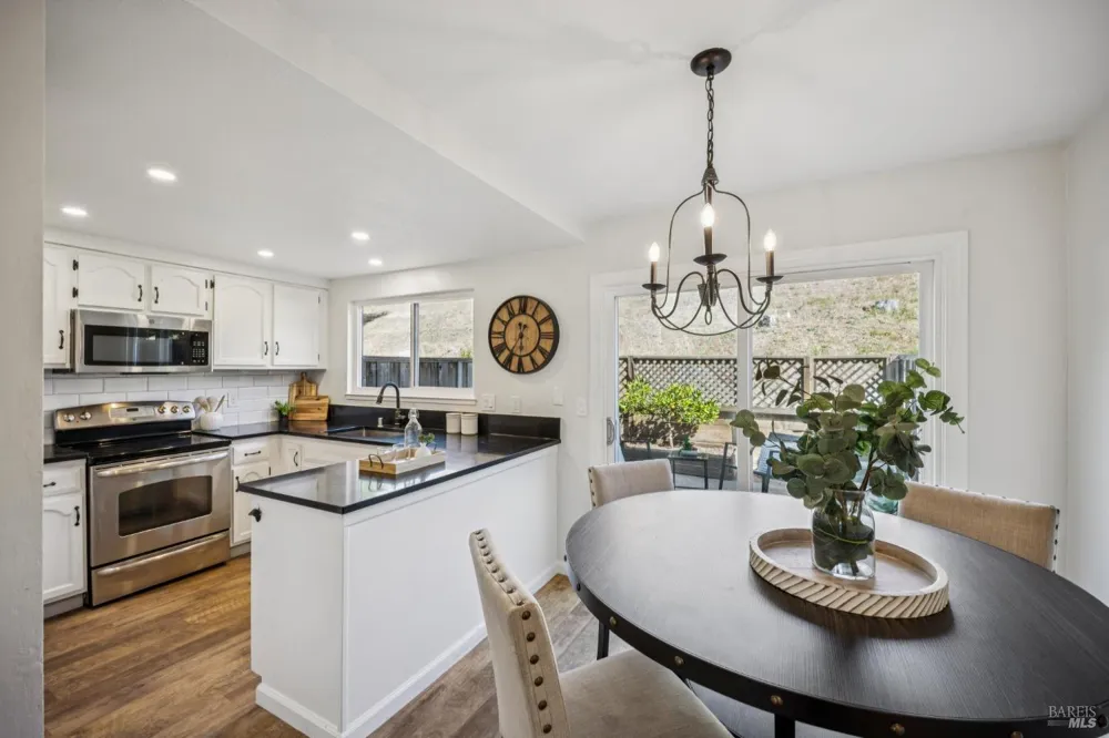 2033 Hawthorne Terrace Novato, CA 94945