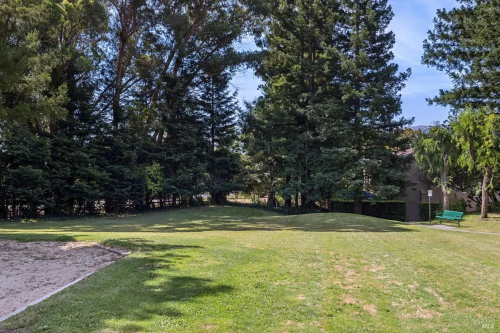 2033 Hawthorne Terrace Novato, CA 94945
